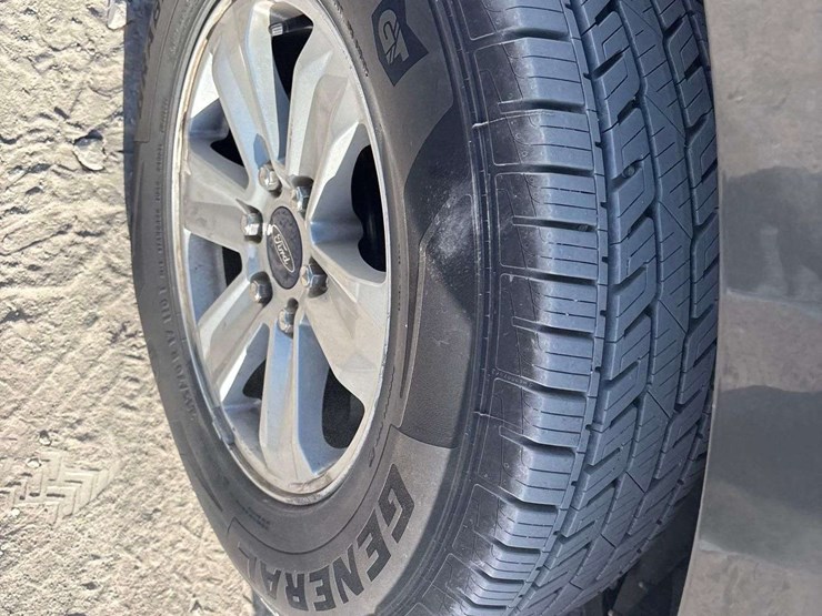 2015-ford-f-150-crew-cab-pickup-truck-image-25