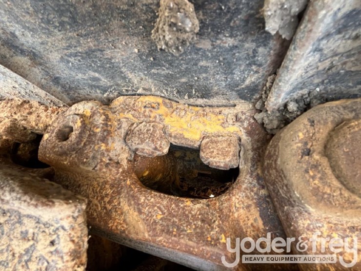 2023-komatsu-d61pxi-24-image-12