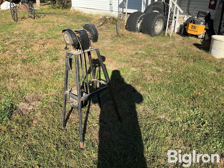 electric-grinder-on-stand-image-7