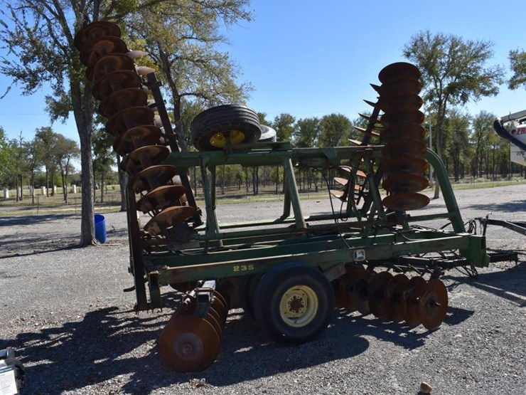 john-deere-235-image-3