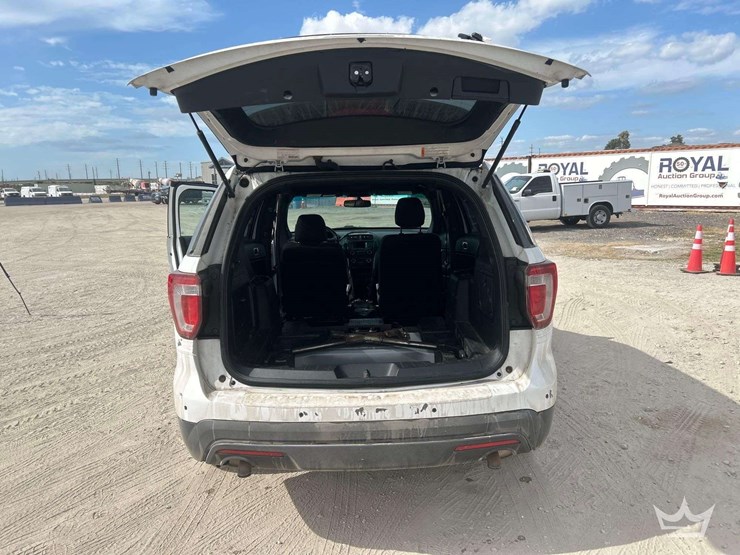 2016-ford-explorer-image-27