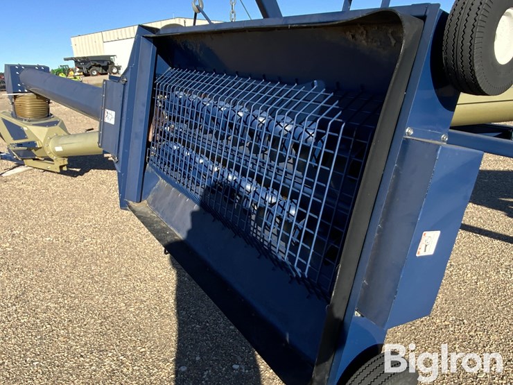 harvest-international-h1084xt-torpedo-auger-w/swing-hopper-image-16