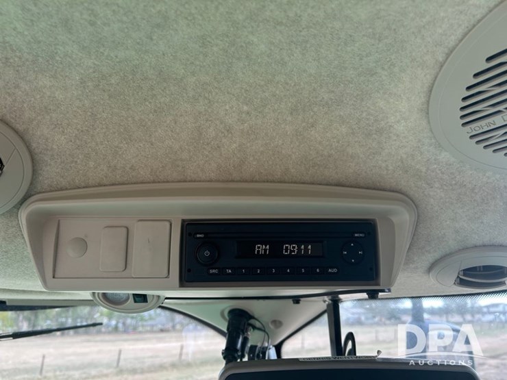 2020-john-deere-w235-image-36