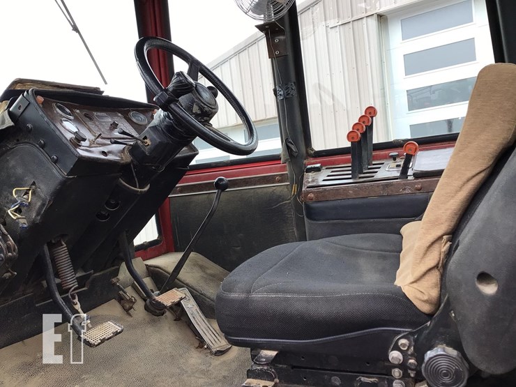 1983-versatile-835-image-11