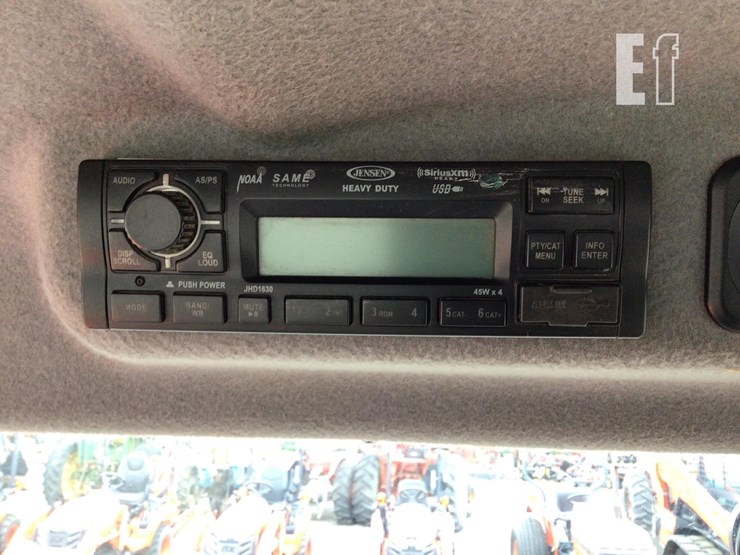 2021-kubota-m7060-image-25