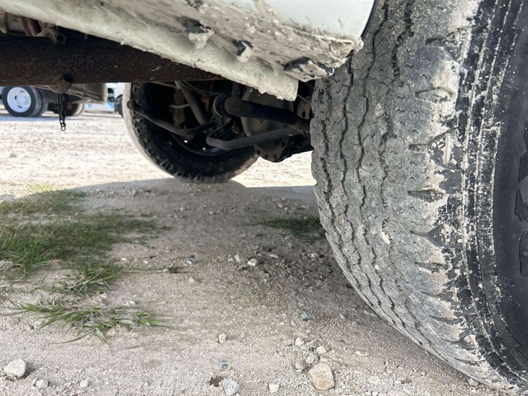 2012-nissan-nv2500hd-image-21