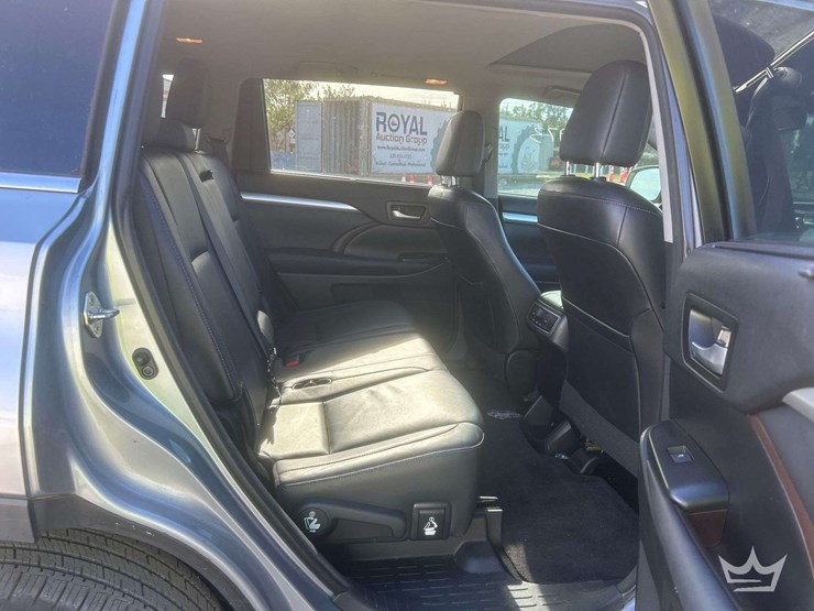 2015-toyota-highlander-image-13