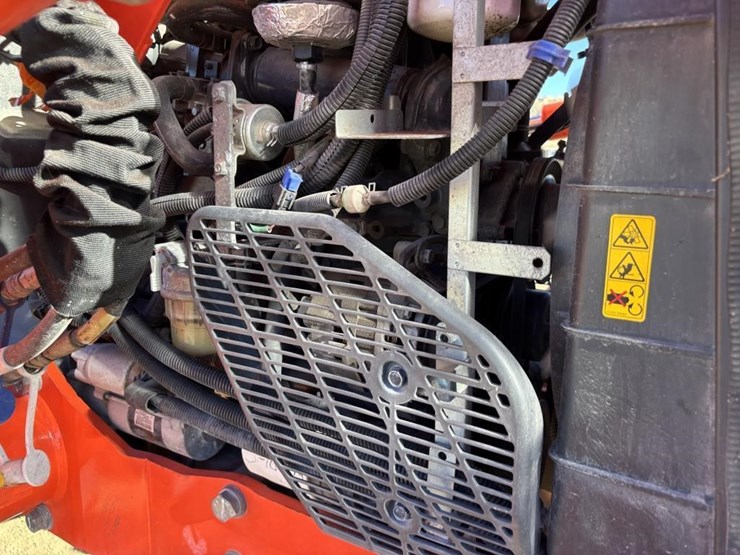 2019-kubota-m7060d-image-45