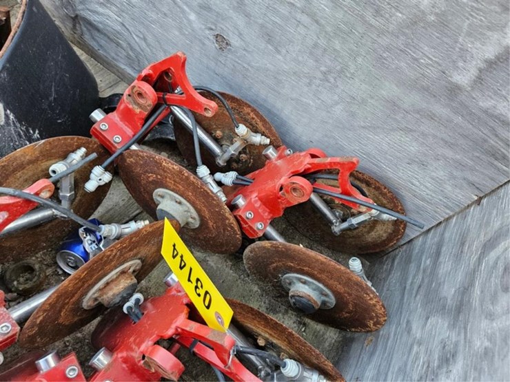 #3144-•-crate-white-planer-parts,-stalk-stompers-image-10