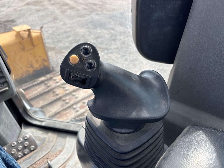 2020-caterpillar-d5k2-lgp-image-12