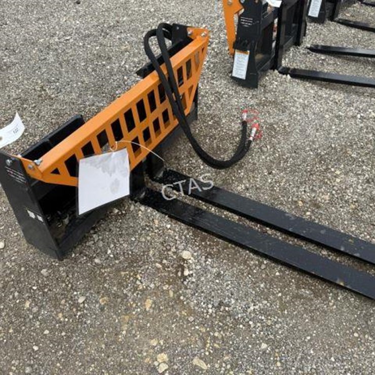 #122 • Heavy Duty Hydraulic Skid Steer 48" Forks & Frame