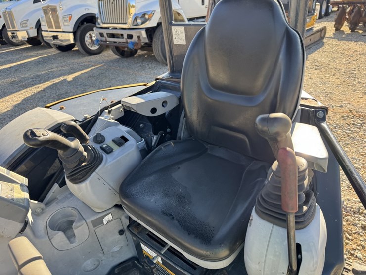 2021-deere-35g-image-8