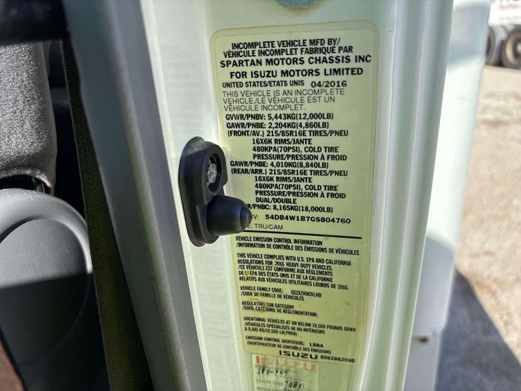 2016-isuzu-npr-image-4