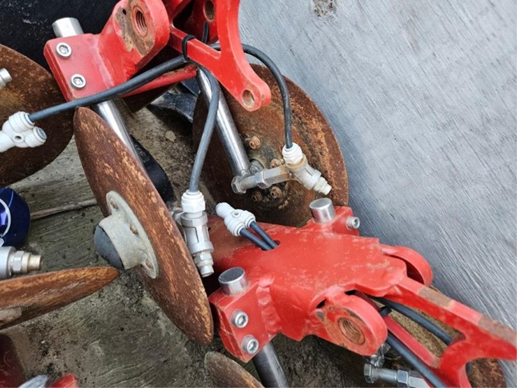 #3144-•-crate-white-planer-parts,-stalk-stompers-image-11