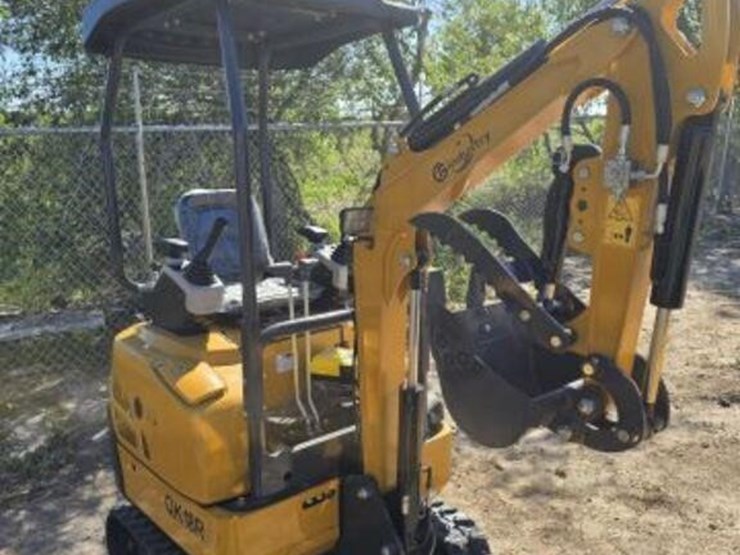 cfg-mini-excavator-qk18r-with-hydraulic-thumb-image-2