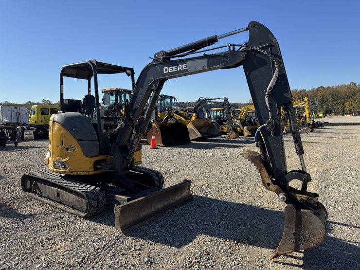 2021-deere-35g-image-1