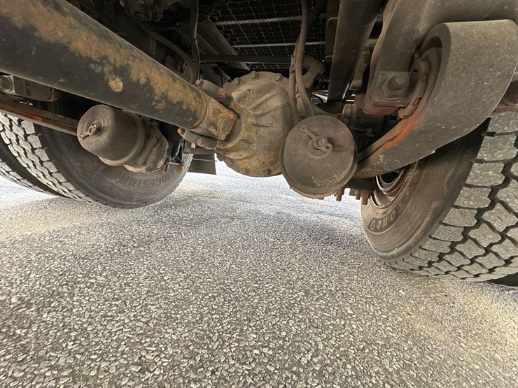 2020-freightliner-m2-106-image-9