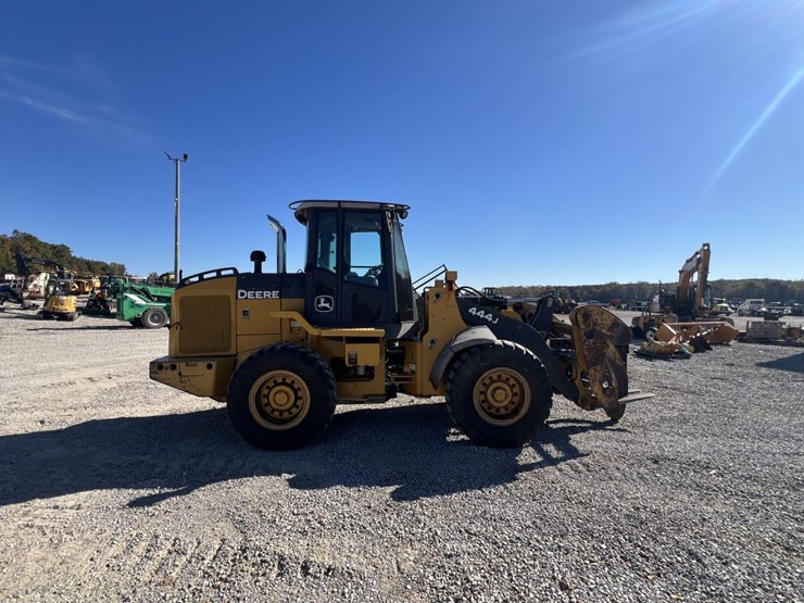 deere-444j-image-8