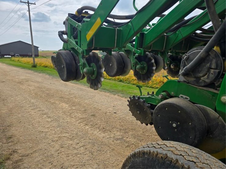 john-deere-1790-image-21