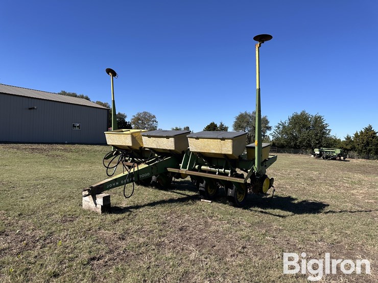 john-deere-7000-image-1