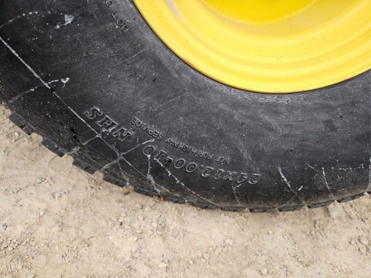 2011-john-deere-gator-image-37