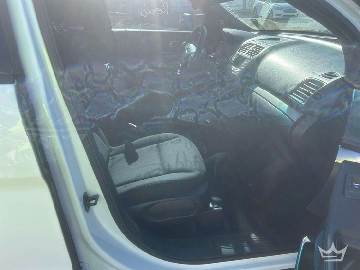 2016-ford-explorer-image-13