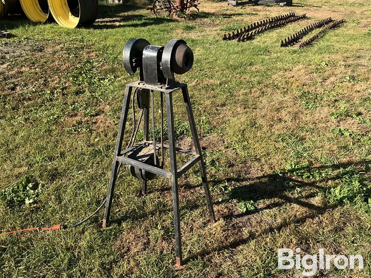 electric-grinder-on-stand-image-5