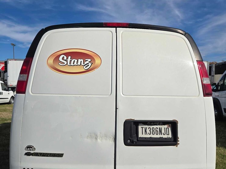 2017-chevrolet-express-g3500-image-7