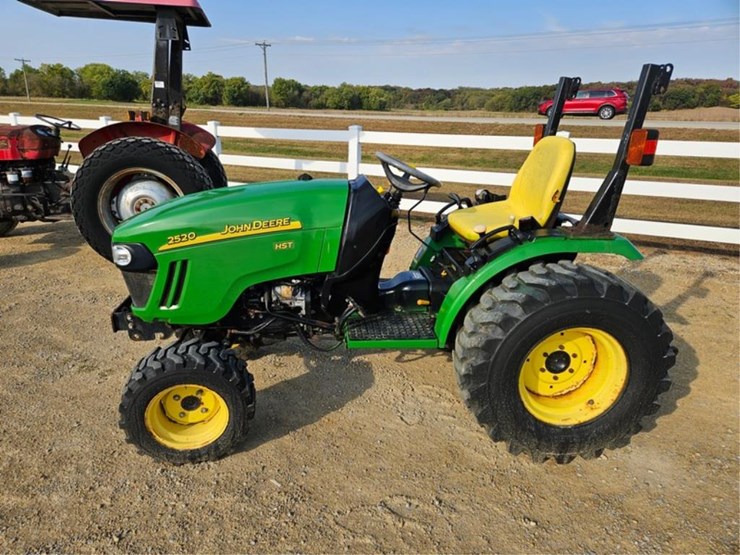john-deere-2520-image-2