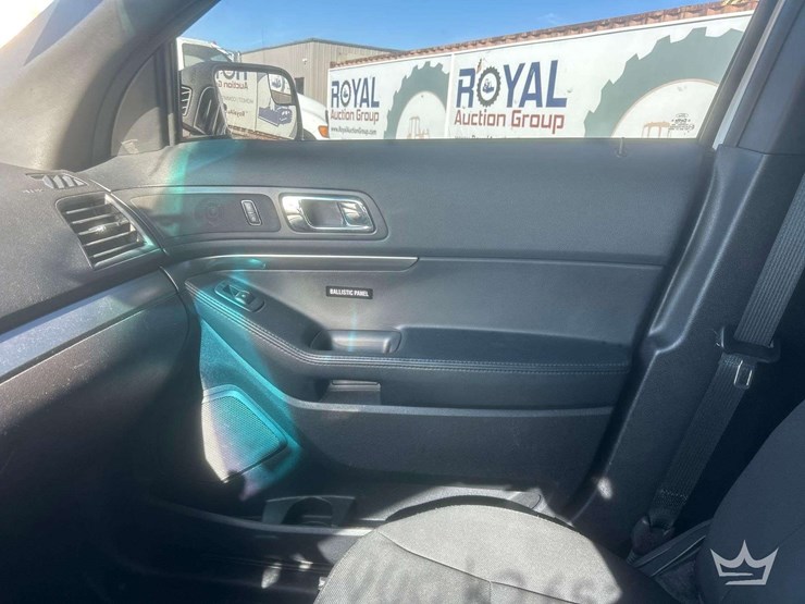 2016-ford-explorer-image-26