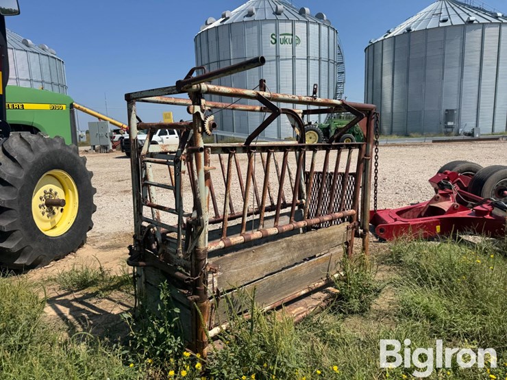 livestock-squeeze-chute-image-5