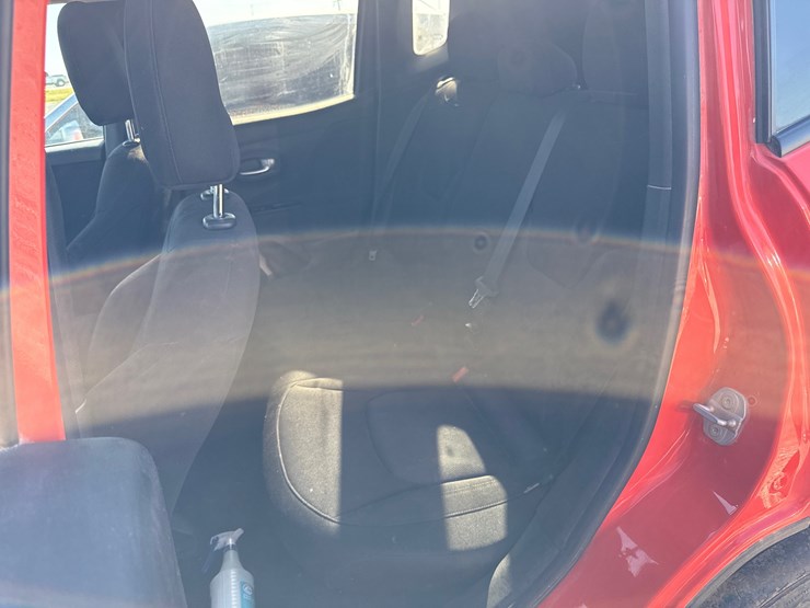 2017-jeep-renegade-image-19