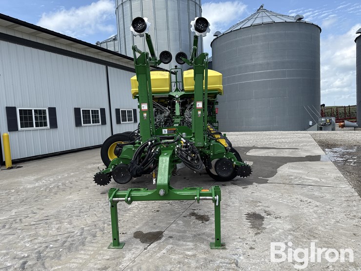 2022-john-deere-1775-image-2