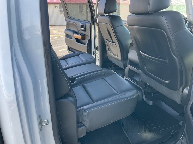 2015-chevrolet-silverado-image-15