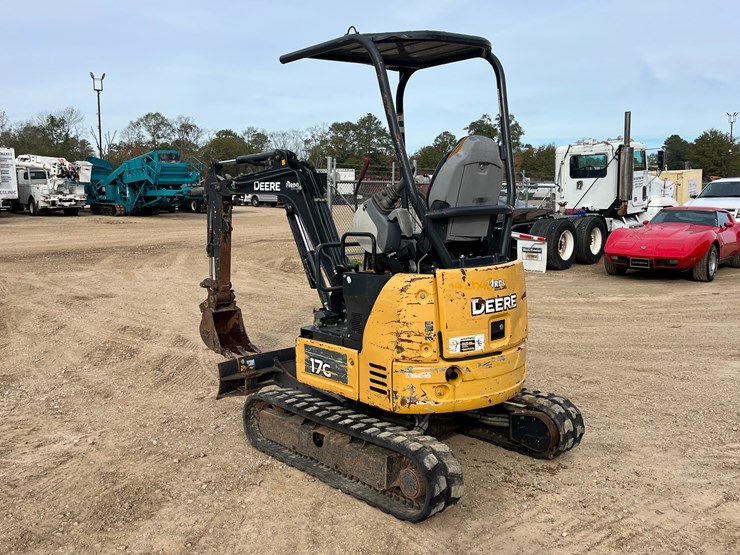 2017-deere-17g-image-3