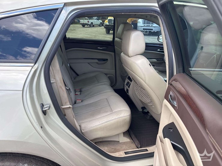 2013-cadillac-srx-image-21