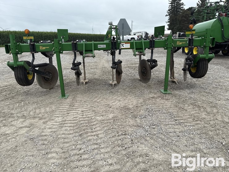 john-deere-2100-image-2