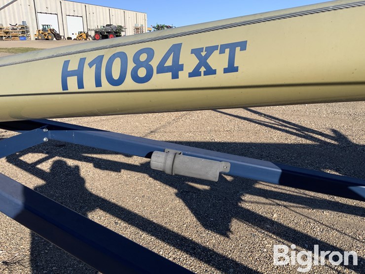 harvest-international-h1084xt-torpedo-auger-w/swing-hopper-image-18