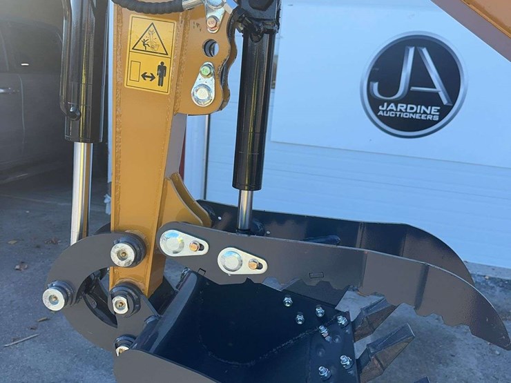 2025-agt-qk18z-mini-excavator-image-9