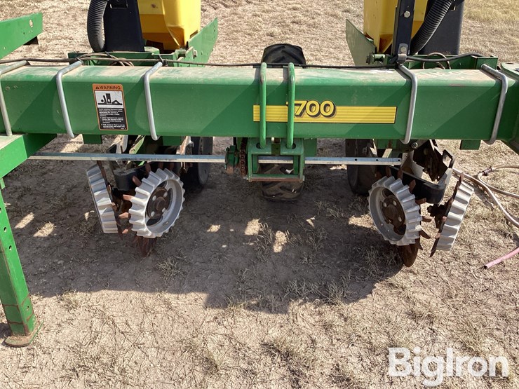 2007-john-deere-1700-image-11