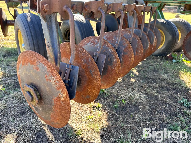 john-deere-235-image-15