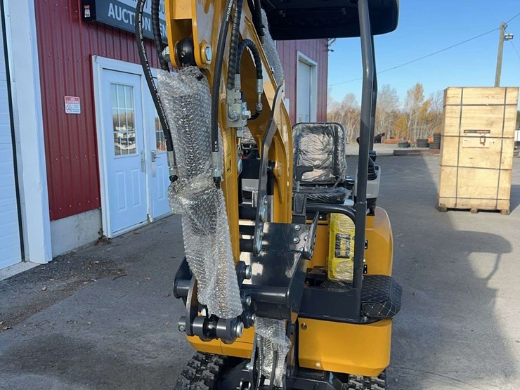 2025-cfg-qk18r-mini-excavator-image-2