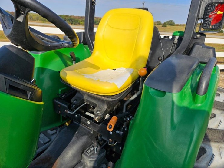 john-deere-3038e-image-24