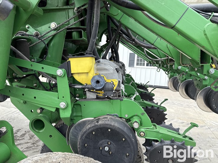 john-deere-16-image-18