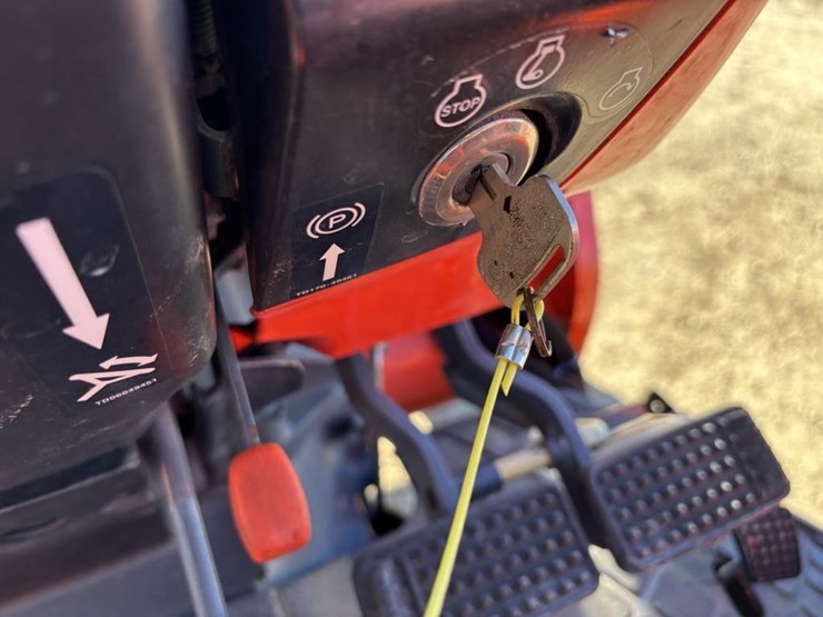 2019-kubota-m7060d-image-30