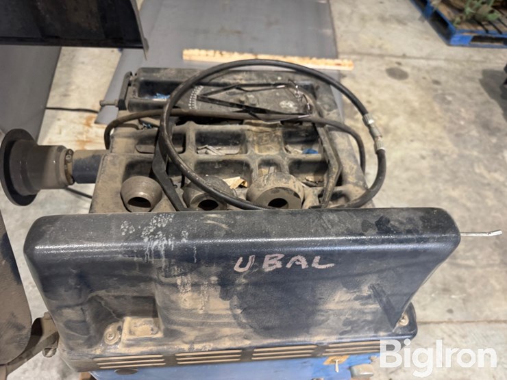 1997-geodyna-40-tire-balancer-image-11