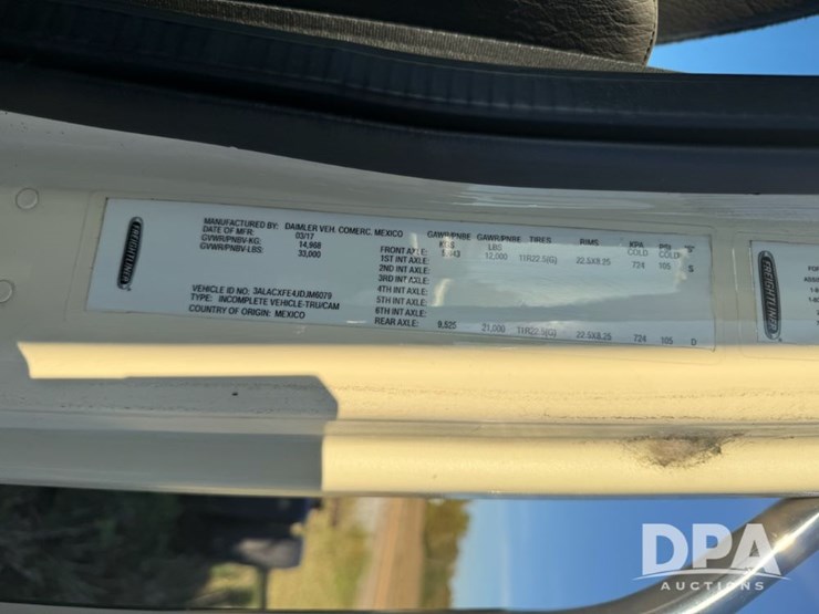 2018-freightliner-m2-106-image-10