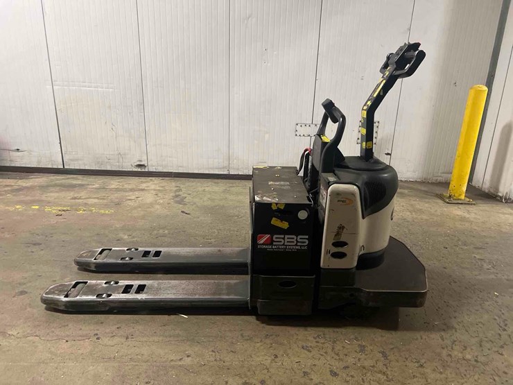 2015-crown-pe4500-60-image-1