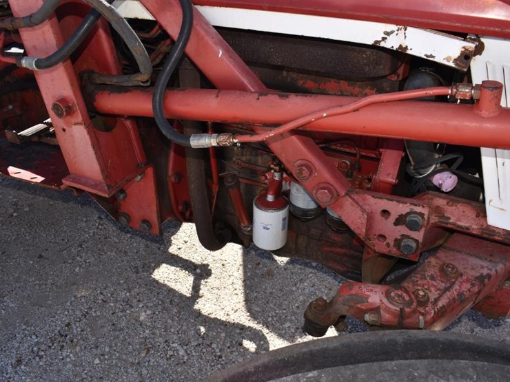 case-ih-585-tractor-w/-loader-(serial-#-2310056u104980)-(showing-appx-4,775-image-4