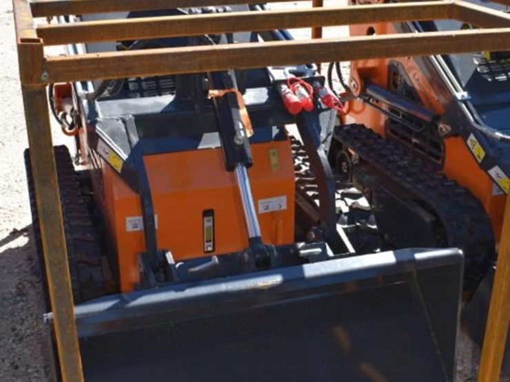 landhero-ldh-t460-mini-skid-steer-(serial-#-2502063839xx)-(k)-image-1